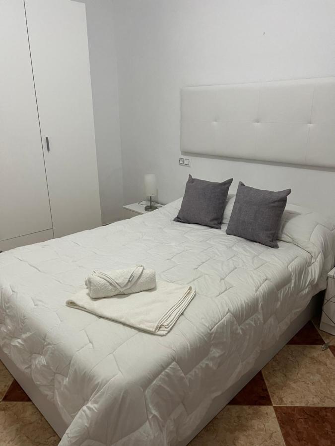 El Torreon 3 Apartment Lora del Rio Bagian luar foto